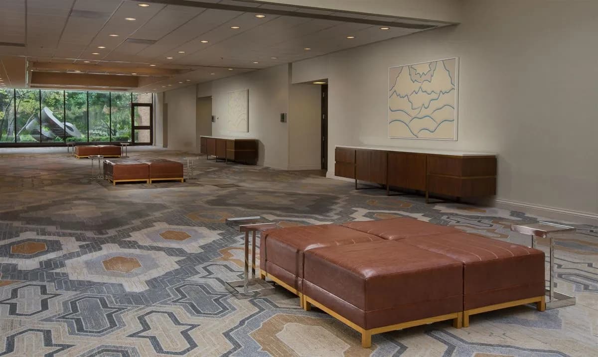 Grand Foyer - DoubleTree by Hilton Hotel Chicago - Oak Brook