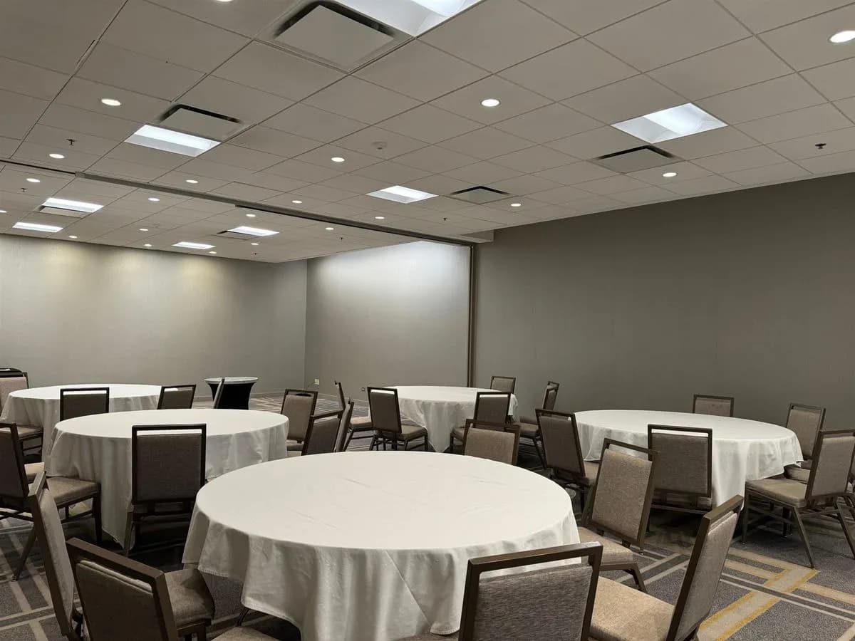 Hunt Sections 1+2 or 2+3 - DoubleTree by Hilton Hotel Chicago - Oak Brook