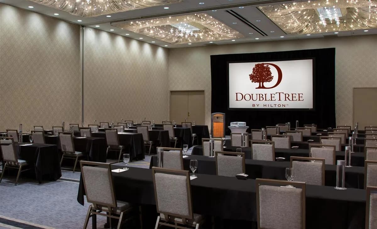 Grand Ballroom - DoubleTree by Hilton Hotel Chicago - Oak Brook