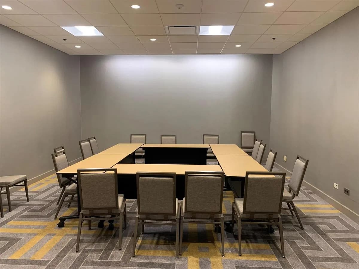 Butterfield Room - DoubleTree by Hilton Hotel Chicago - Oak Brook