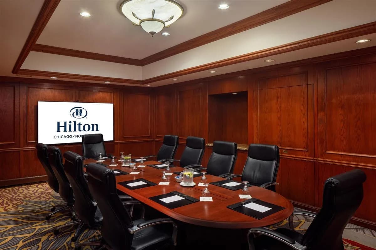 BOARD ROOM - Hilton Chicago/Northbrook