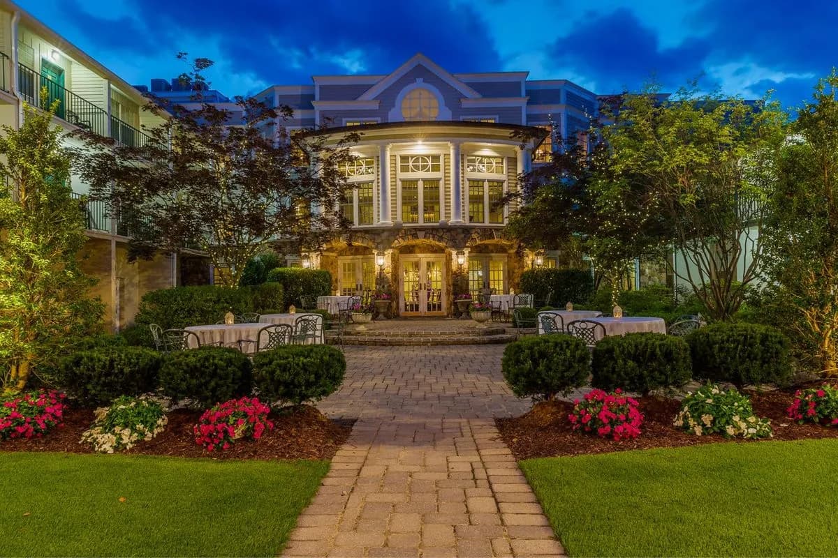 Courtyard & Gardens - Olde Mill Inn - Basking Ridge