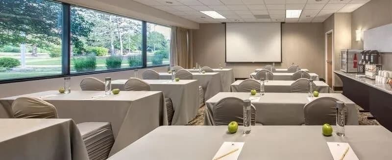 Lake Room - DoubleTree by Hilton Chicago Schaumburg