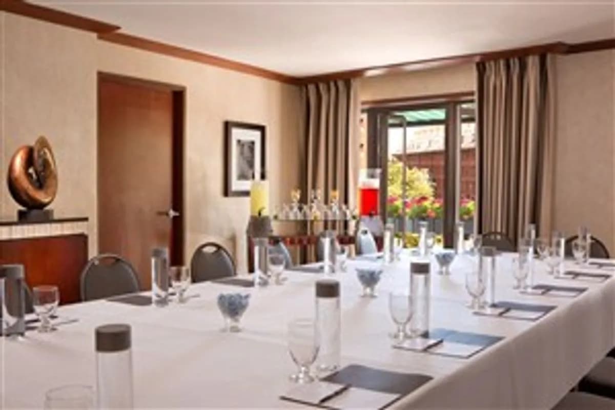 Faneuil Suite - The Bostonian, A Millennium Hotel
