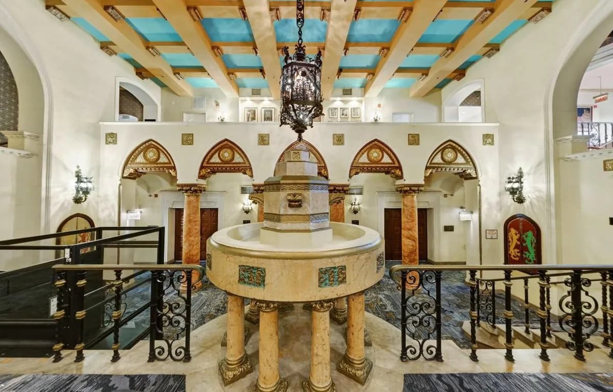 Spanish Court - InterContinental Chicago Magnificent Mile