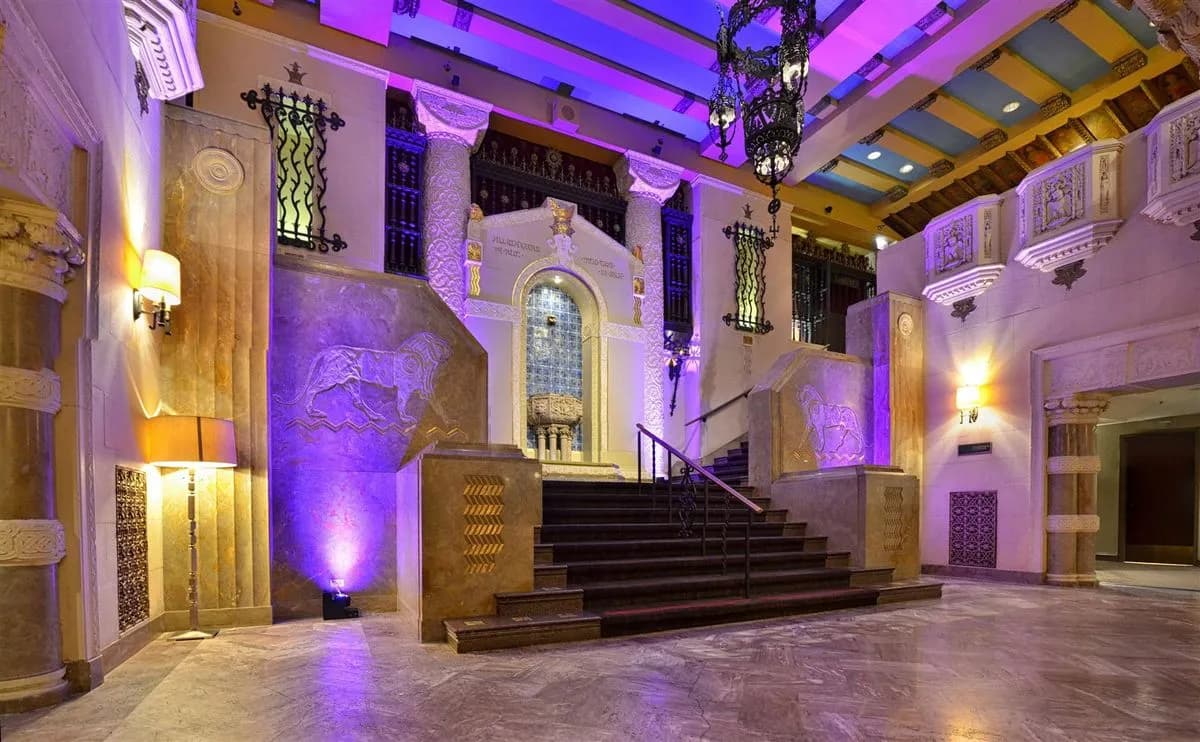 Hall of Lions - InterContinental Chicago Magnificent Mile