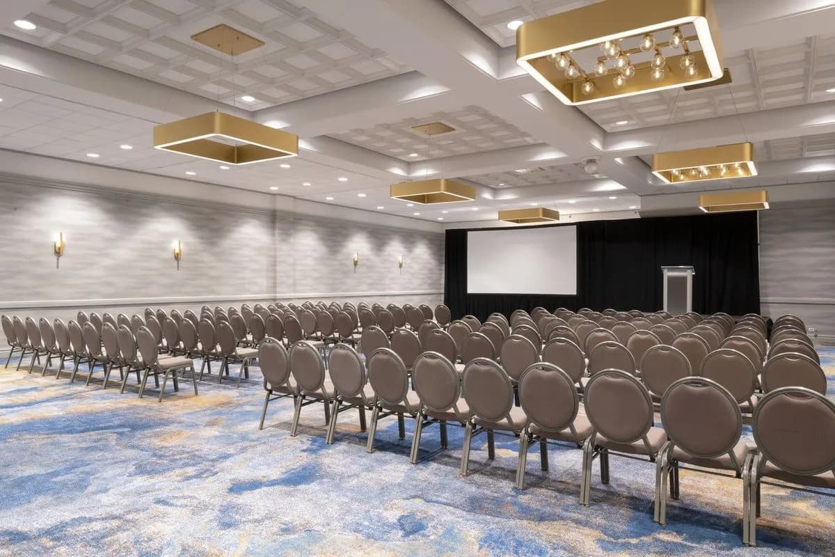 Sauganash Ballroom W/E (each) - Holiday Inn Chicago Dwtn - Wolf Point