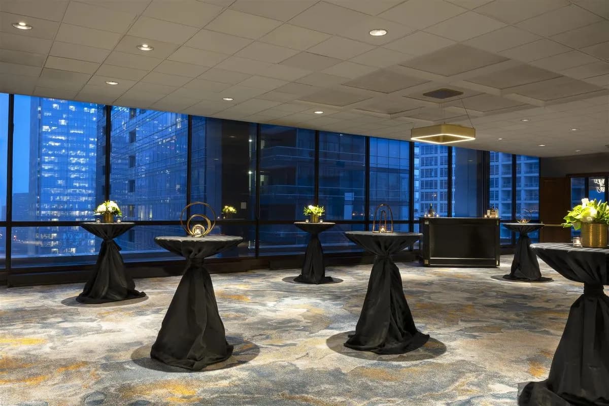 Wolf Point Reception Area - Holiday Inn Chicago Dwtn - Wolf Point