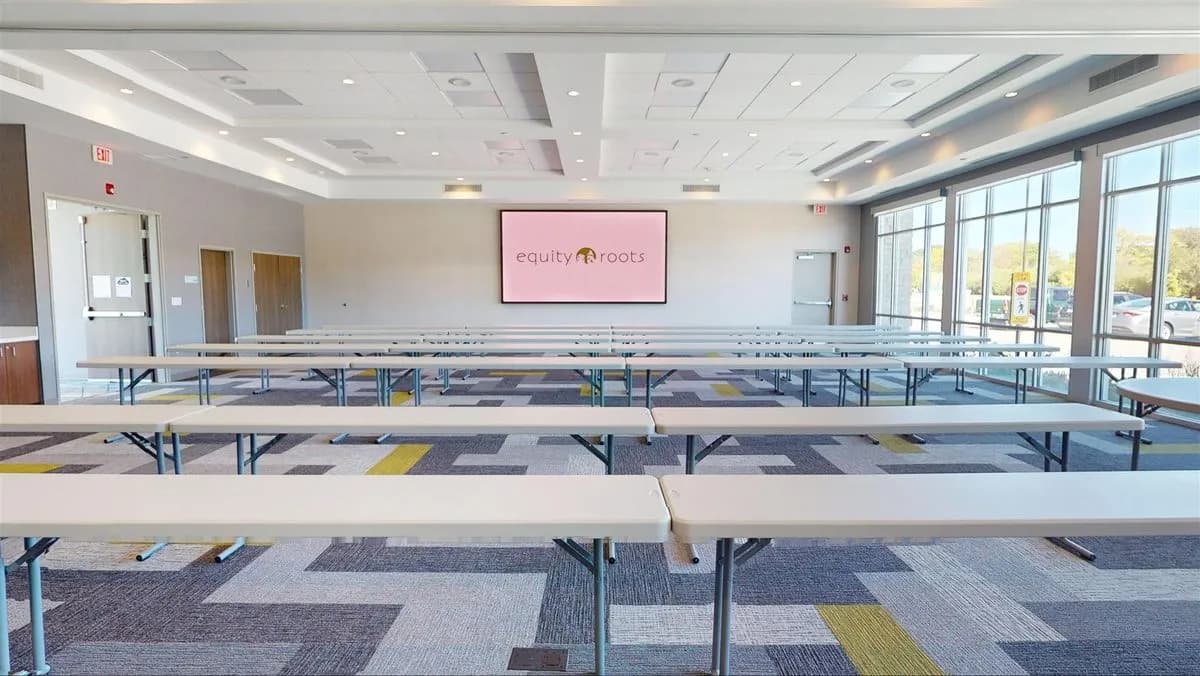 Shapra Hall - Holiday Inn Express and Suites Chicago Schaumburg