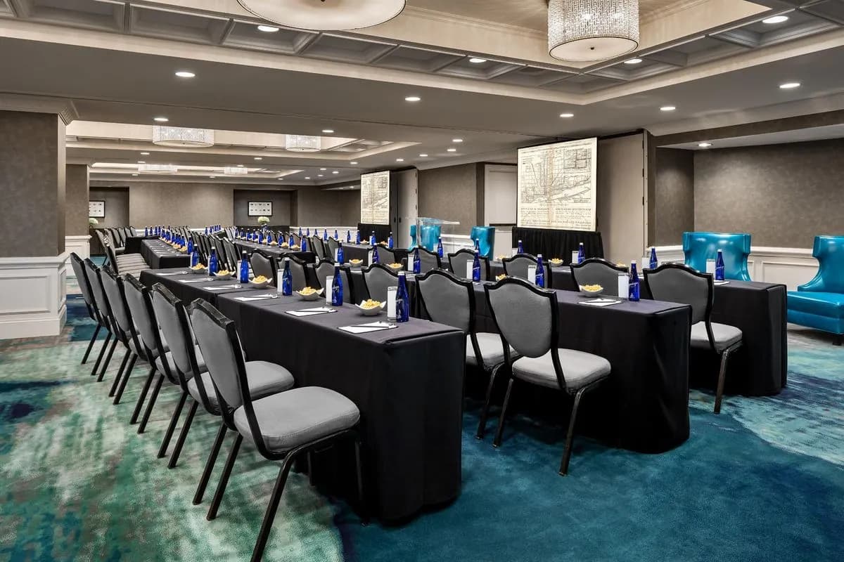 Metra - The Blackstone, Marriott Autograph Collection