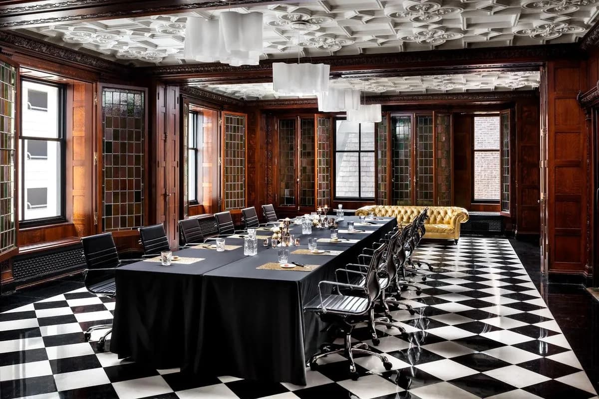 English Room - The Blackstone, Marriott Autograph Collection