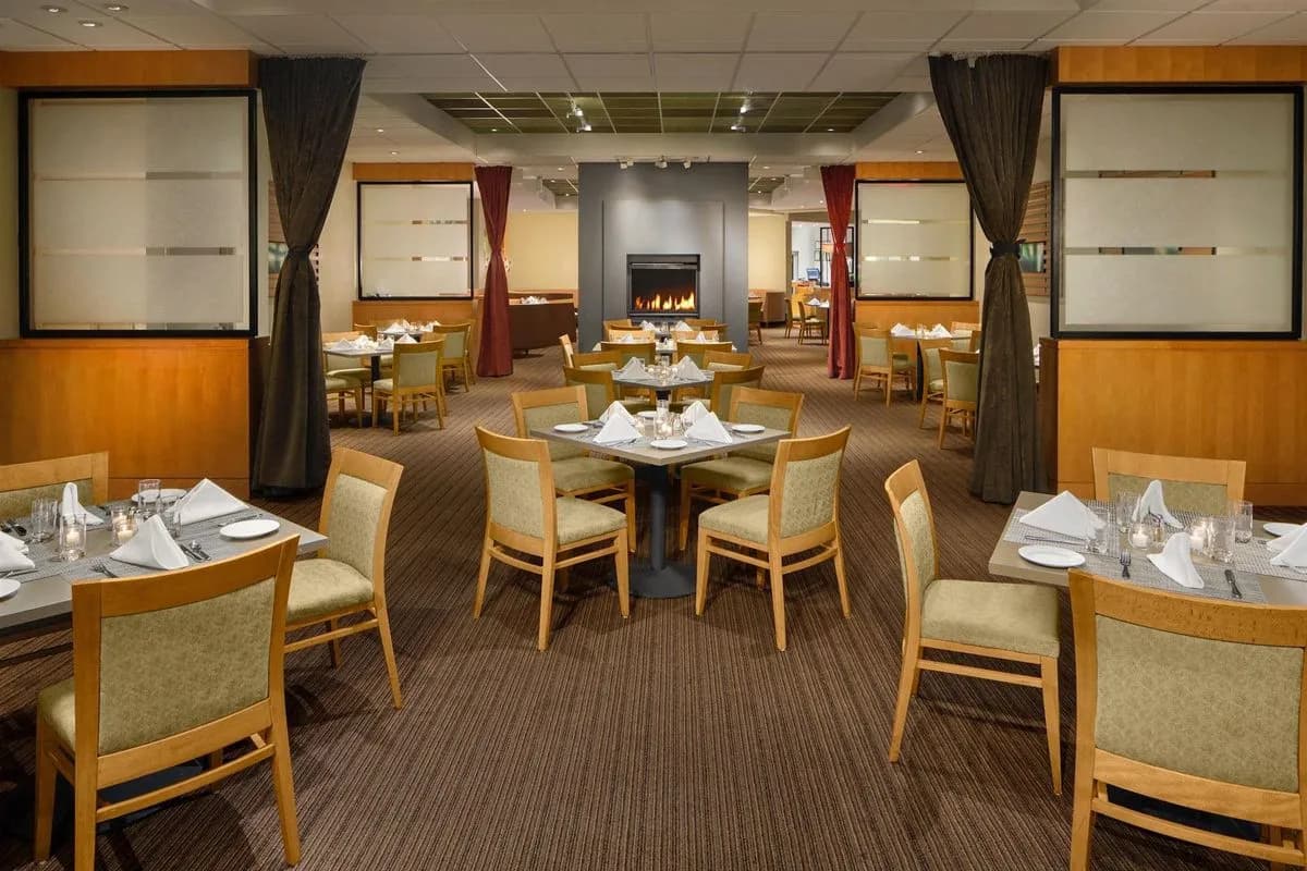 West Bay Fireplace Room - Crowne Plaza San Francisco Airport