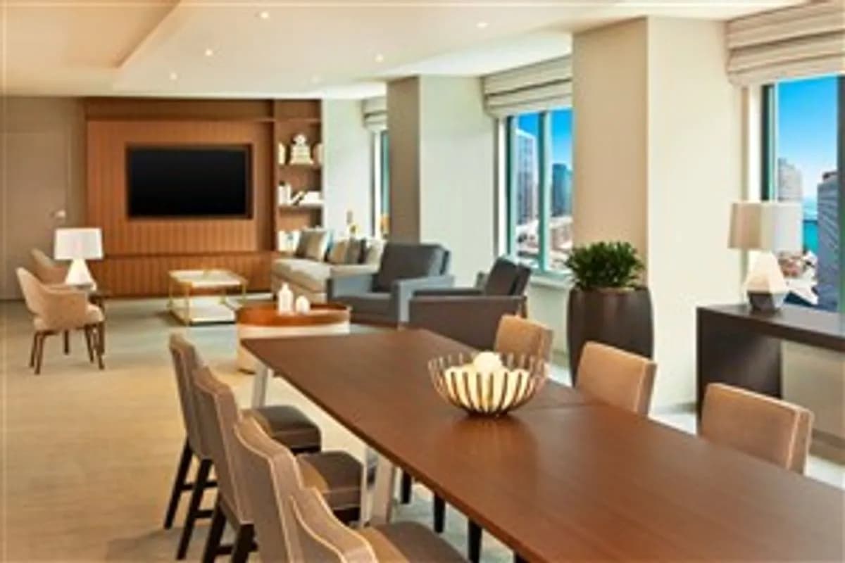 Governor's Suite Parlor - Sheraton Grand Chicago Riverwalk