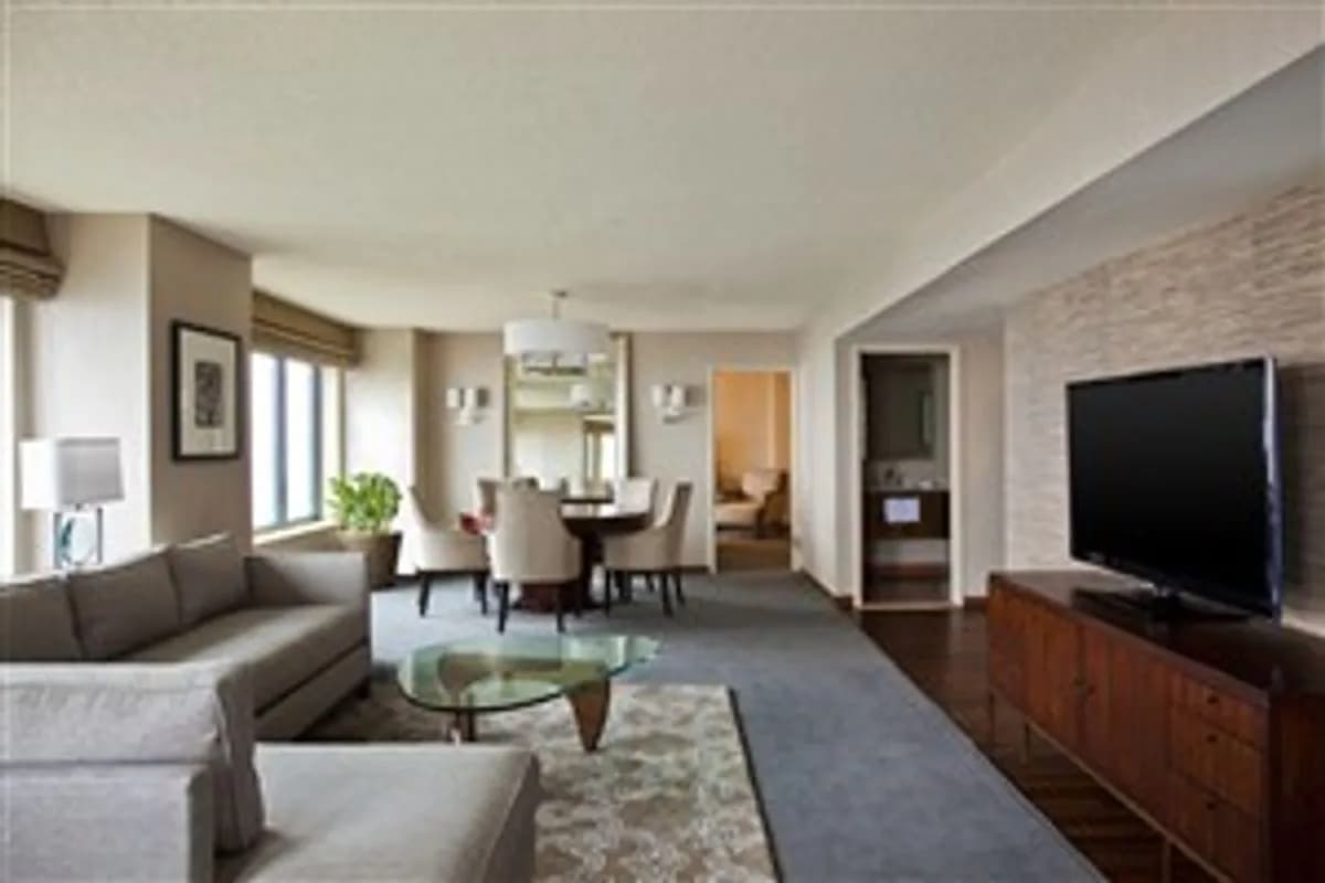 Illinois Suite Parlor - Sheraton Grand Chicago Riverwalk