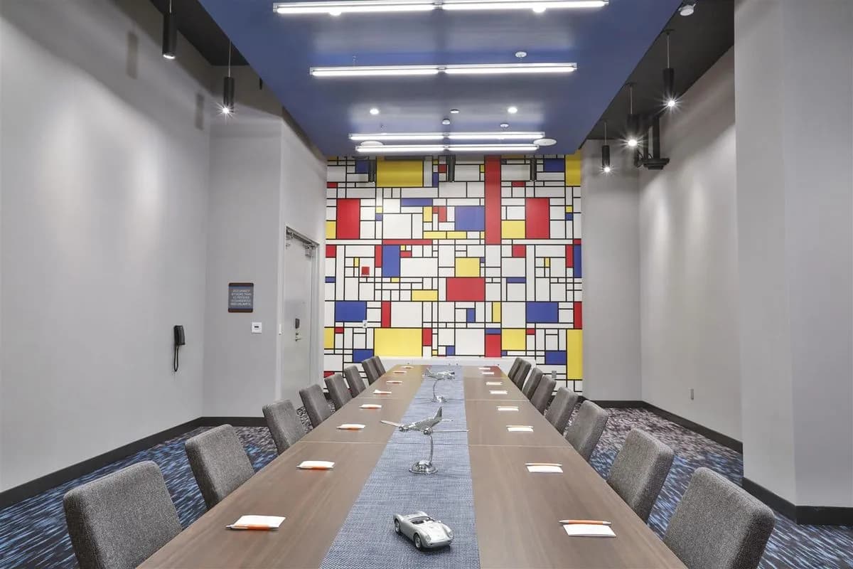 Mondrian - Aloft Chicago Mag Mile