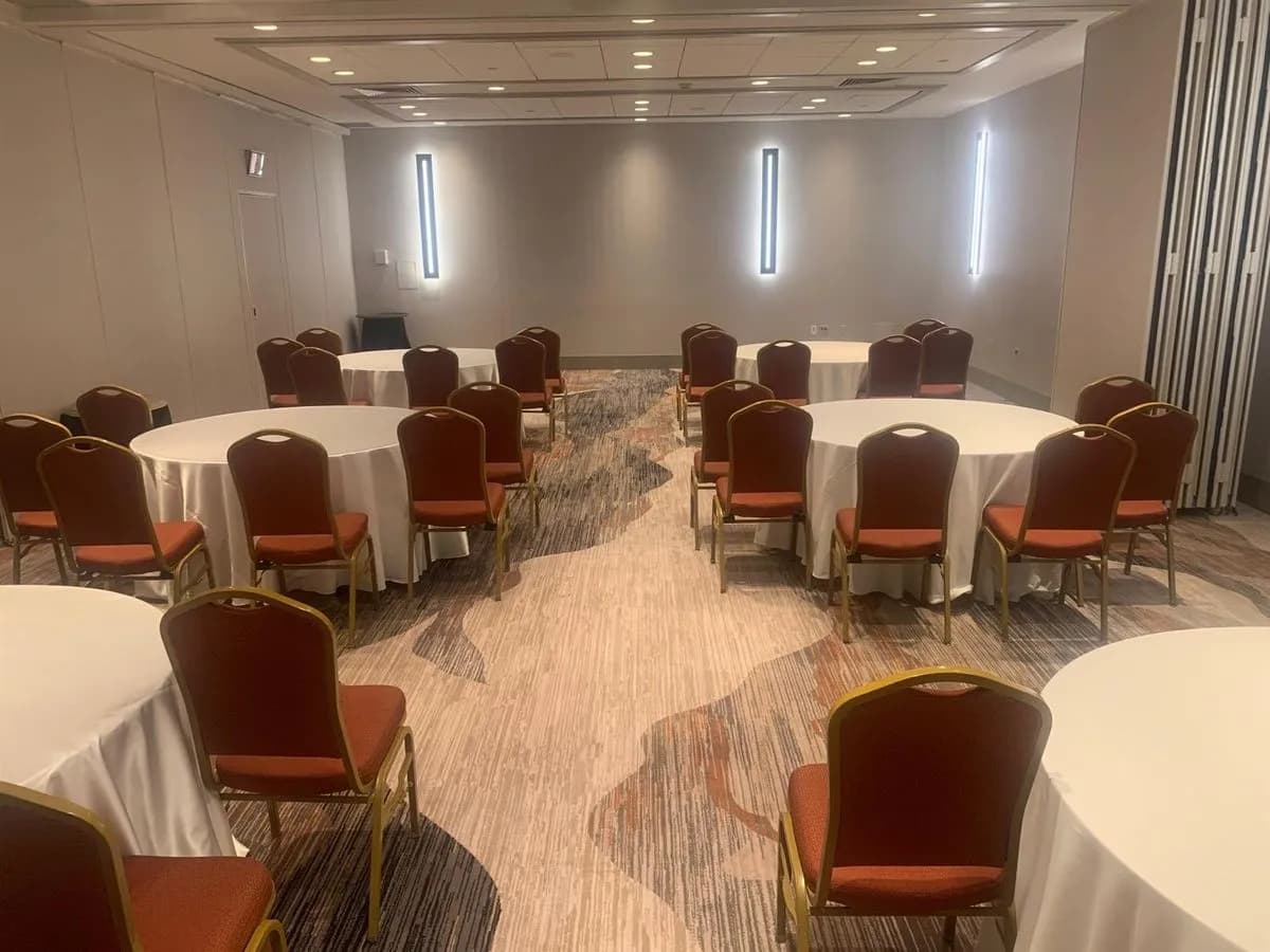 Salon F - Chicago Marriott Oak Brook