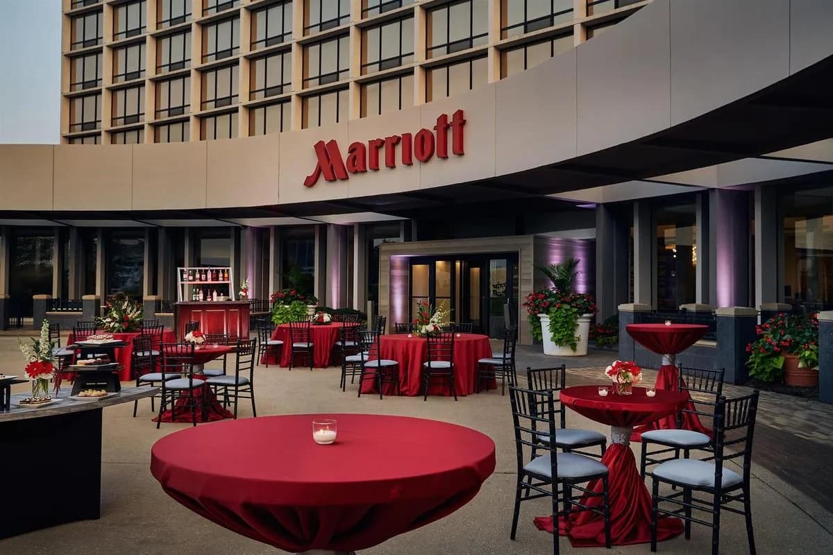 Front Patio - Chicago Marriott Oak Brook