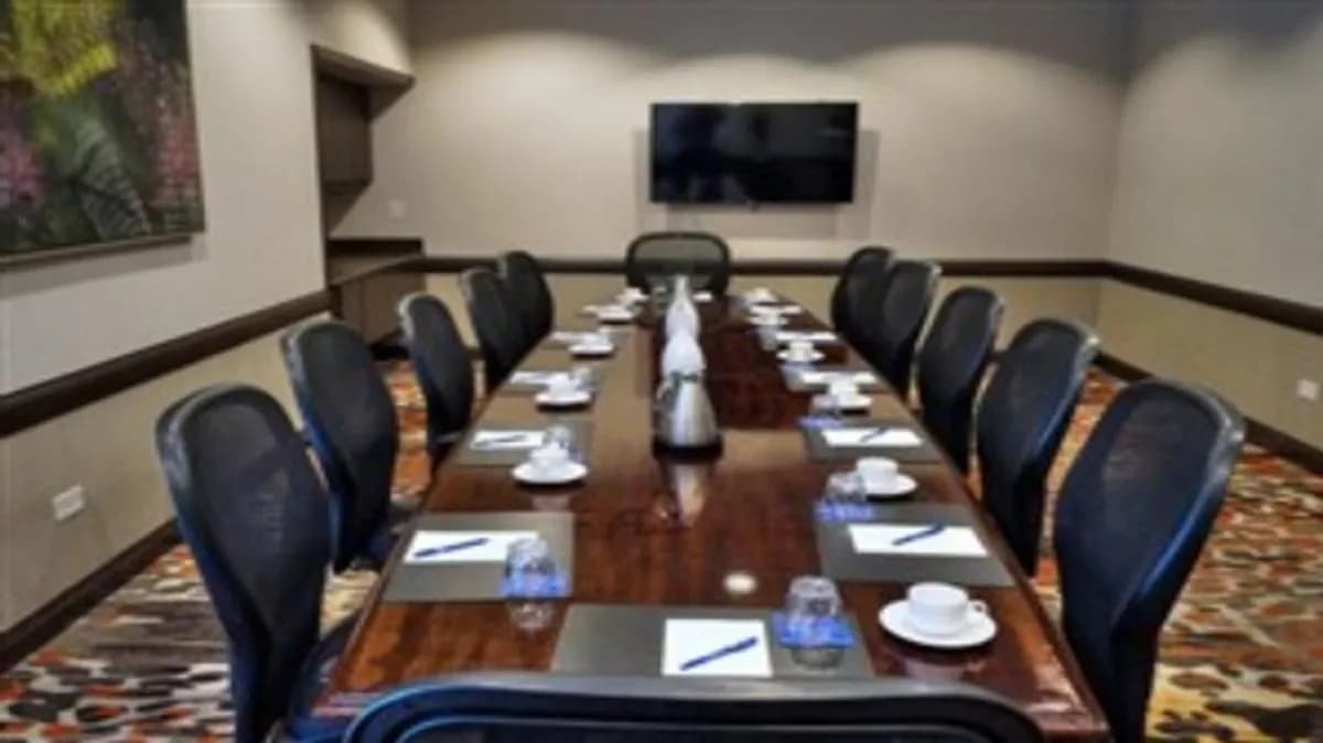 Grove Boardroom - Renaissance Chicago Glenview Suites Hotel
