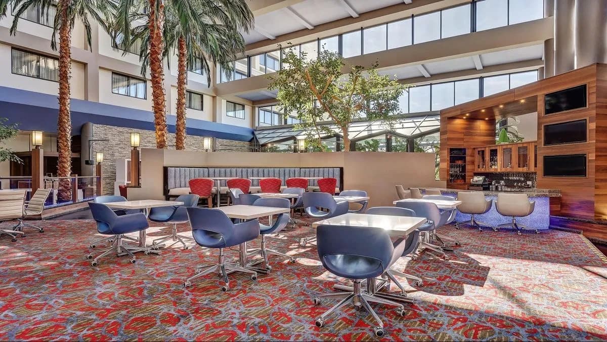 Chit Chat Lounge - Crowne Plaza Foster City-San Mateo