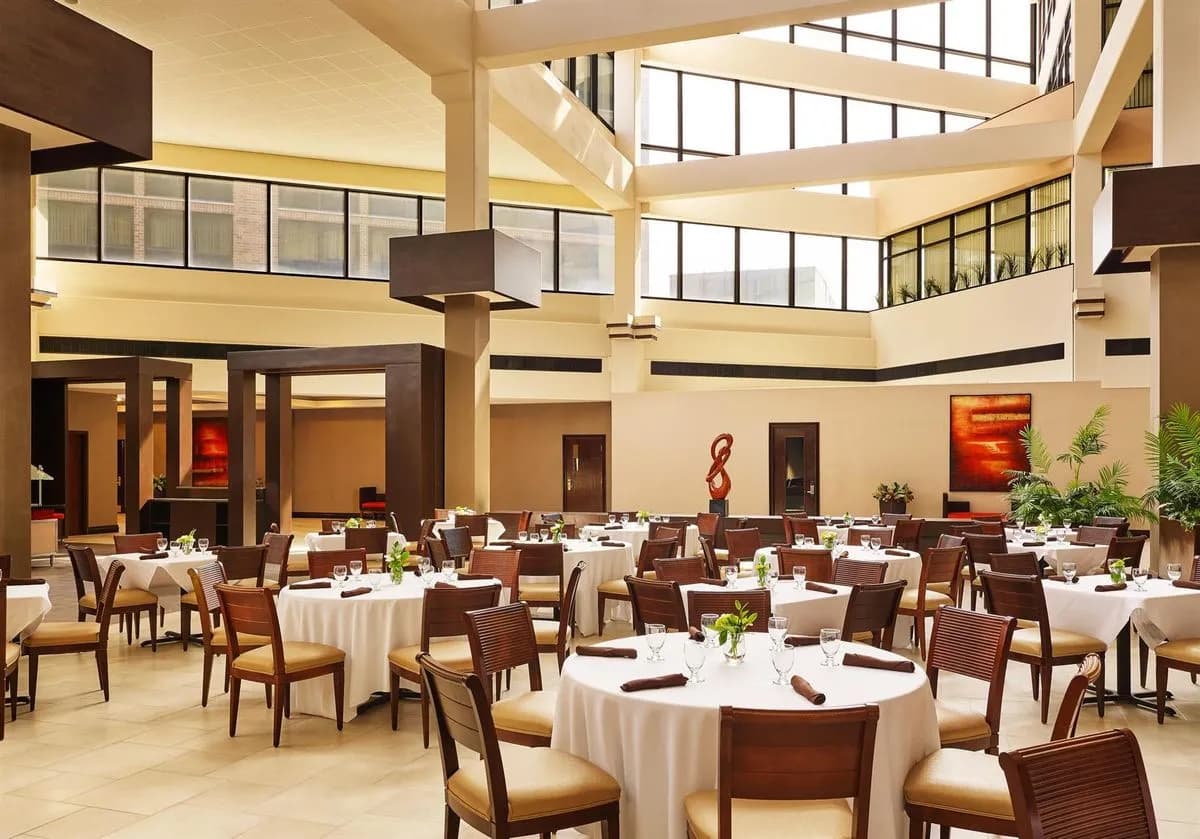 Atrium - Sheraton Lisle Naperville Hotel