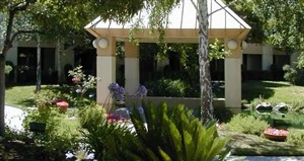 Garden/Gazebo - DoubleTree by Hilton Hotel Newark - Fremont
