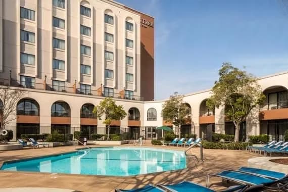Pool Area - DoubleTree by Hilton Hotel Newark - Fremont