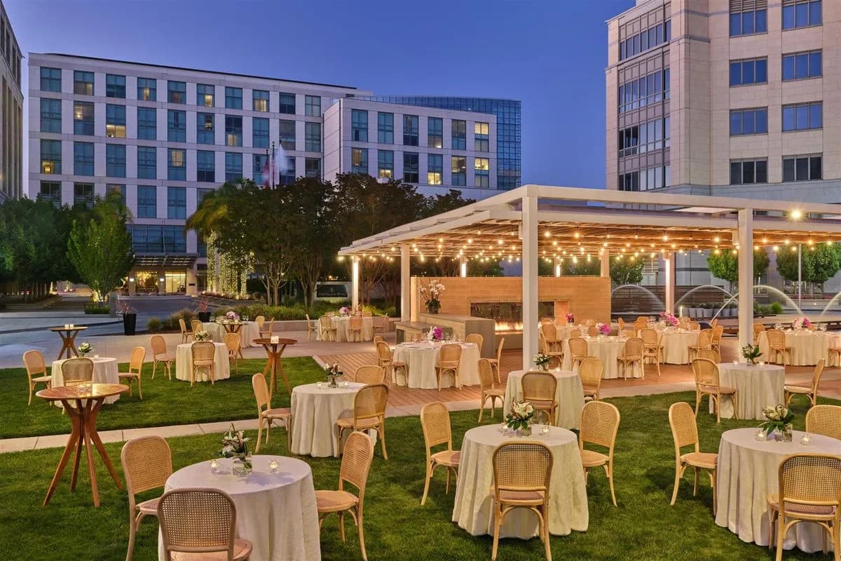 The Courtyard - Four Seasons Hotel Silicon Valley at Palo Alto