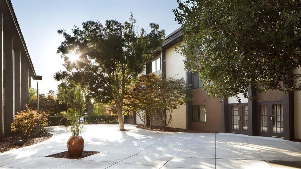 Courtyard - Sonesta Silicon Valley