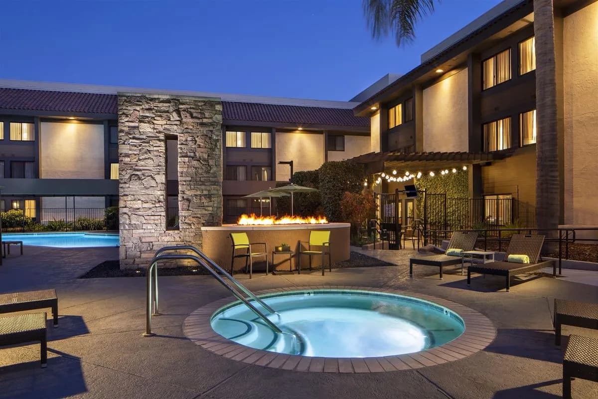 Pool Deck - Sonesta Silicon Valley