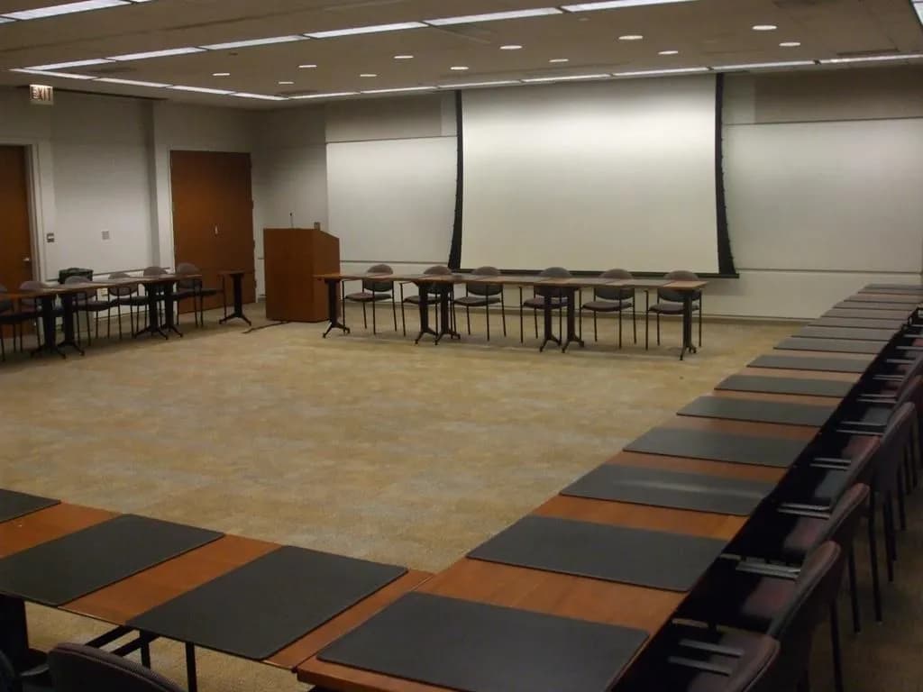 Large Executive Meeting Room #600 - Gleacher Conference Center 