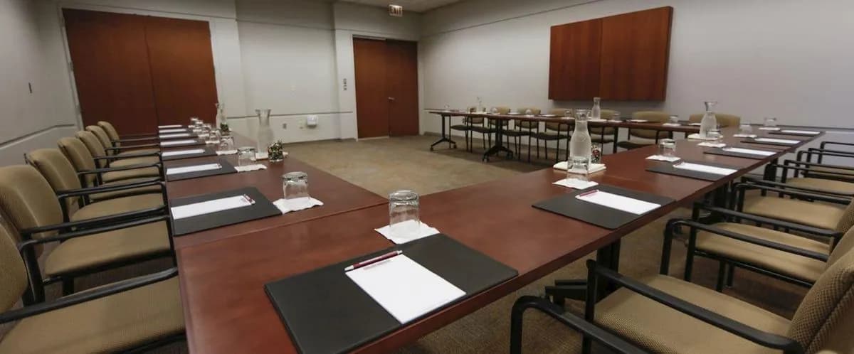 Small Executive Meeting Room #602 - Gleacher Conference Center 