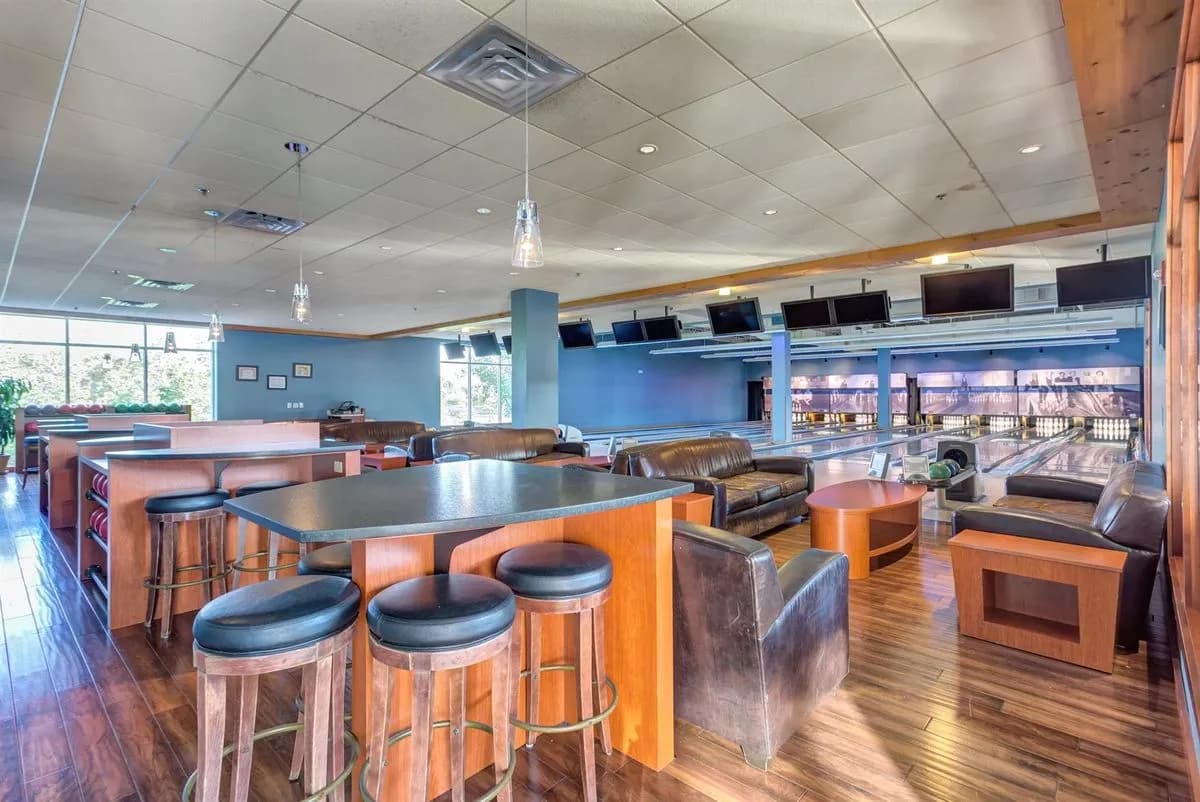 Bowling Lanes - Pinstripes - Oak Brook