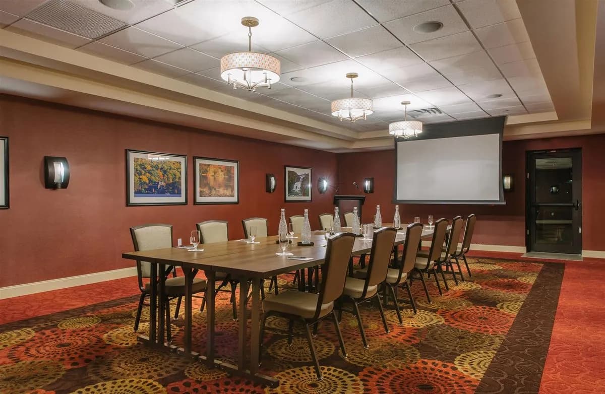 Cisqua East - Hotel MTK Mount Kisco