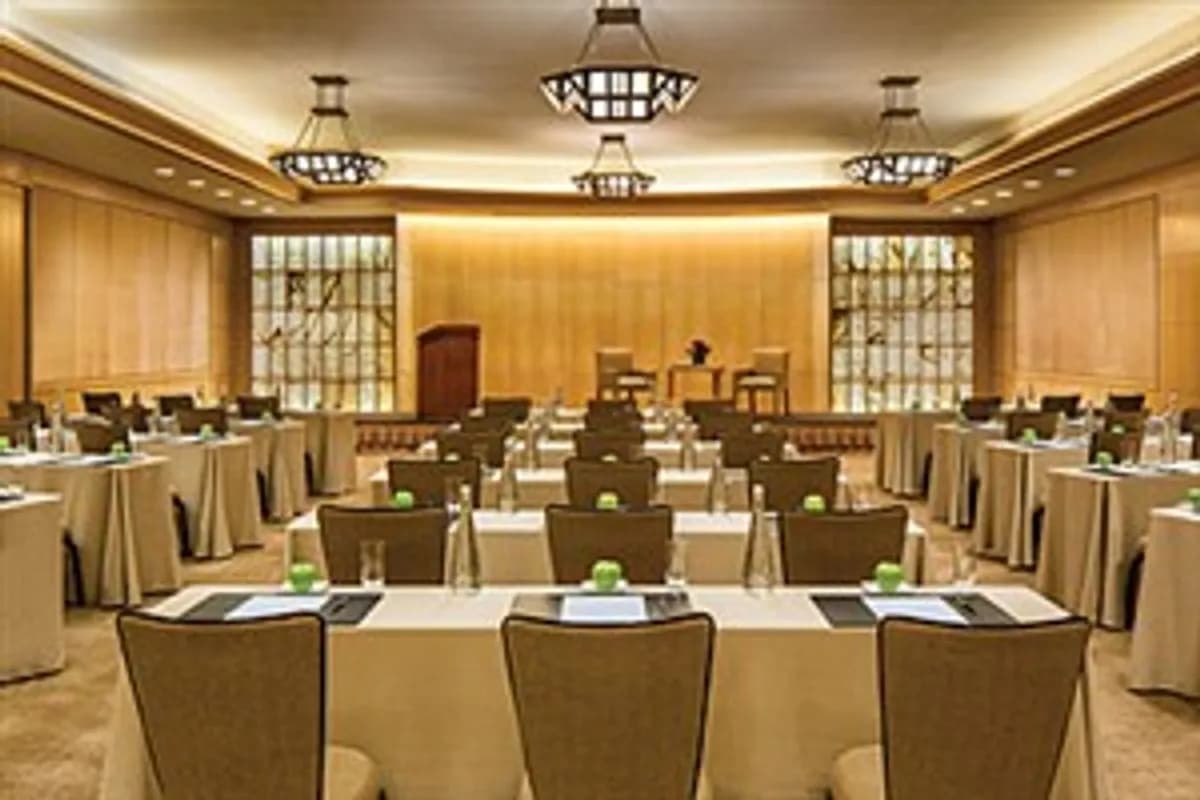 Cosmopolitan Room - Four Seasons Hotel New York