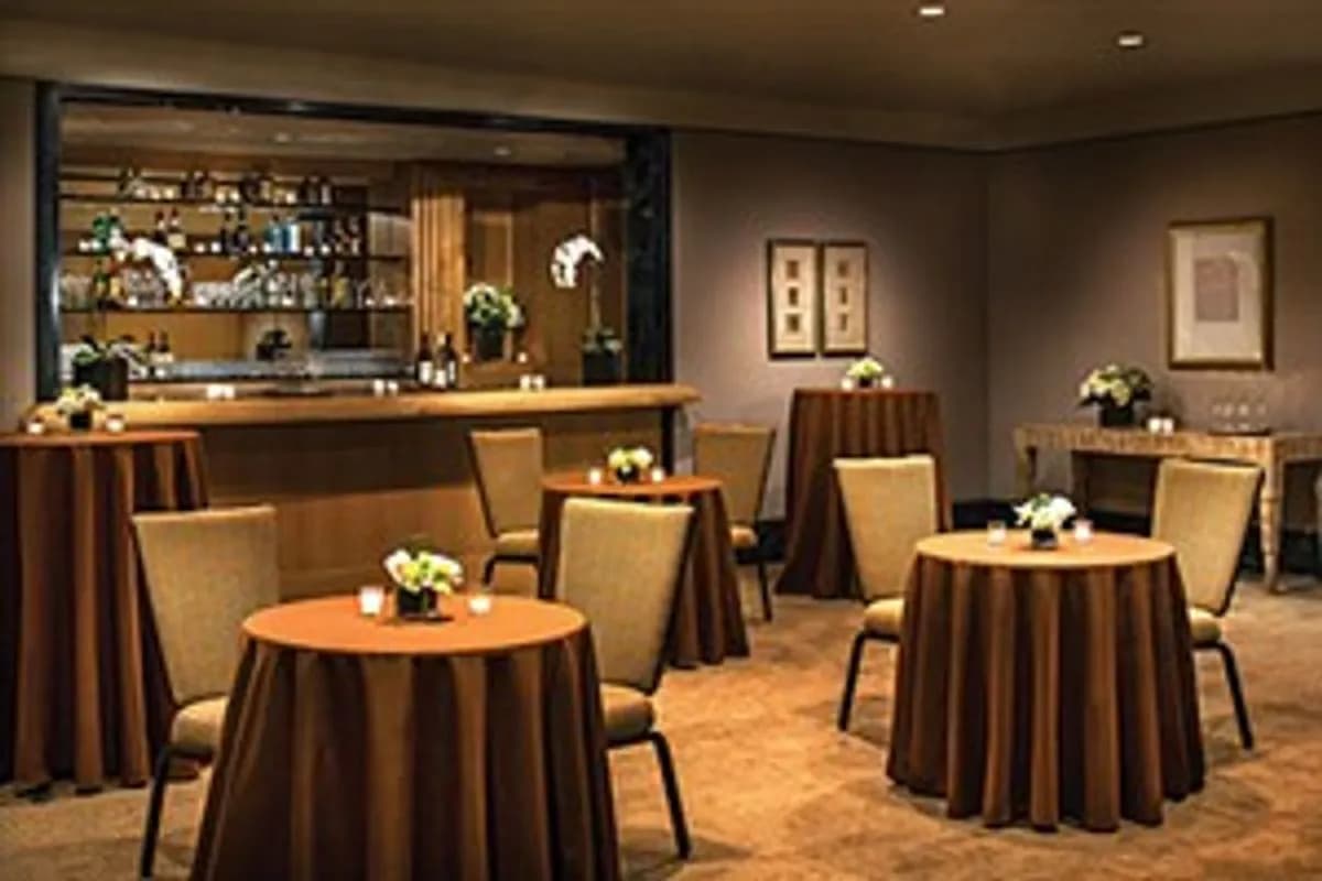 Salon Foyer - Four Seasons Hotel New York