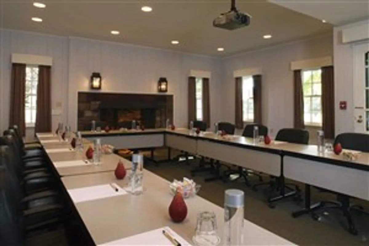 Laurie House Meeting Room (3) - Chauncey Hotel & Conference Center
