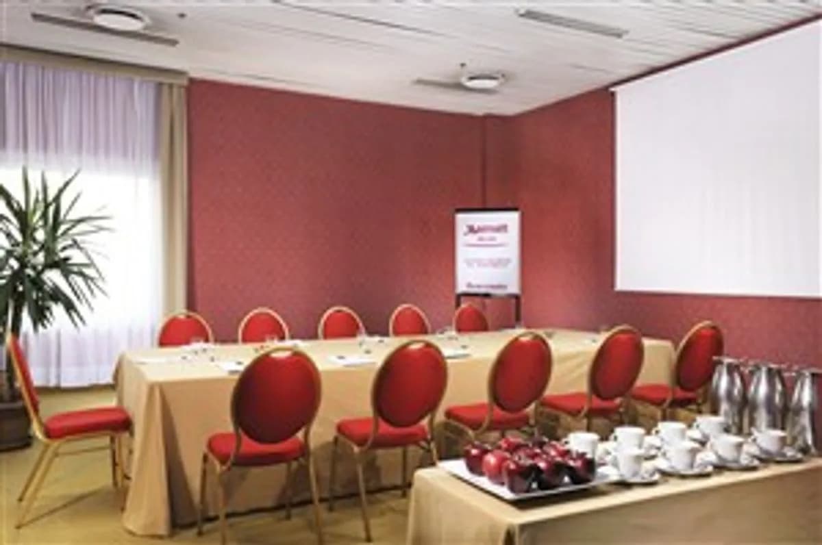 Mantegna - MILAN MARRIOTT HOTEL - UP TO 50 SLEEPING ROOMS – CONGRESS CENTER UNDER RENOVATION