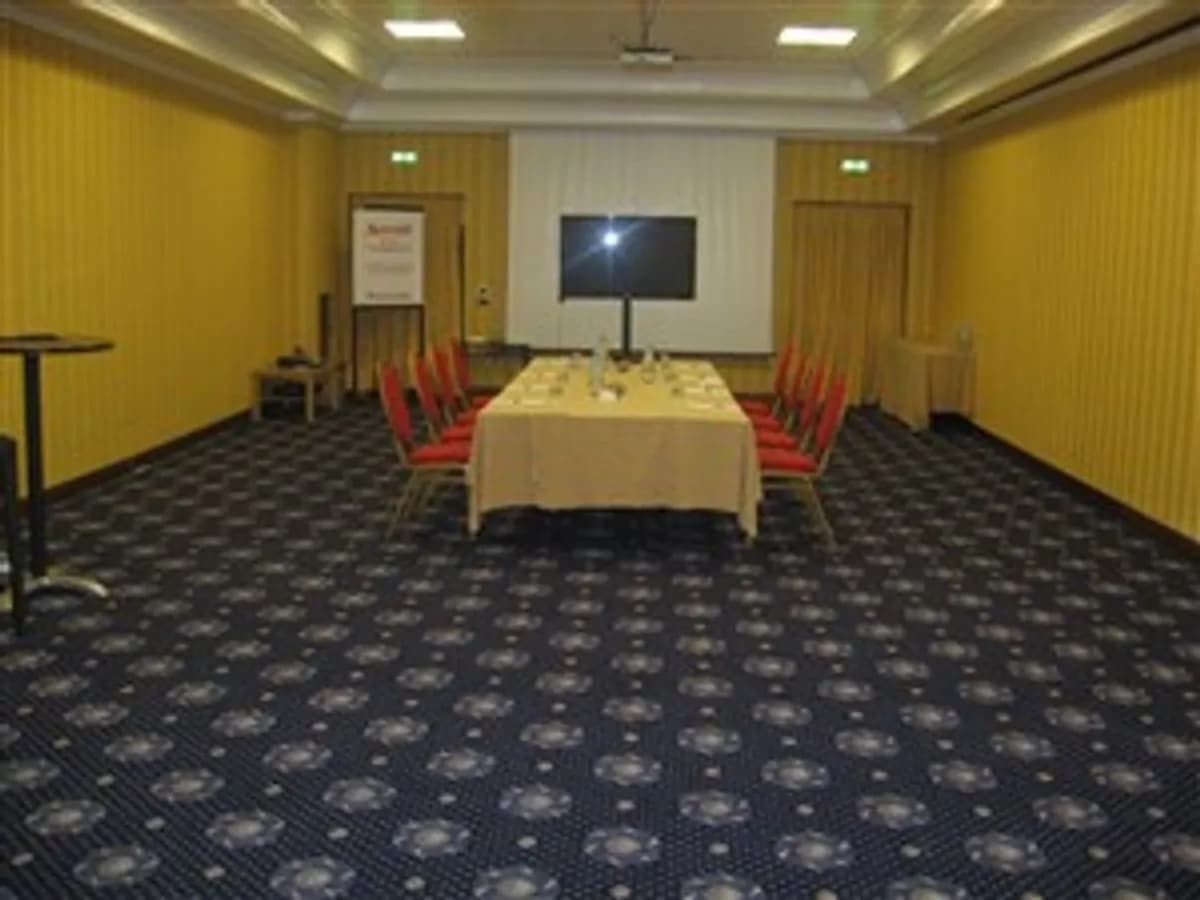 Monti - MILAN MARRIOTT HOTEL - UP TO 50 SLEEPING ROOMS – CONGRESS CENTER UNDER RENOVATION