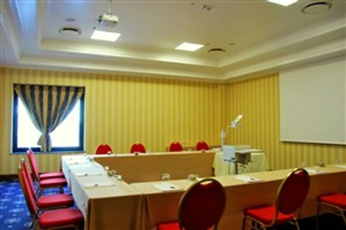 Leonardo - MILAN MARRIOTT HOTEL - UP TO 50 SLEEPING ROOMS – CONGRESS CENTER UNDER RENOVATION