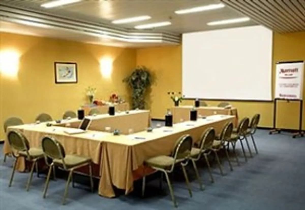 Raffaello - MILAN MARRIOTT HOTEL - UP TO 50 SLEEPING ROOMS – CONGRESS CENTER UNDER RENOVATION
