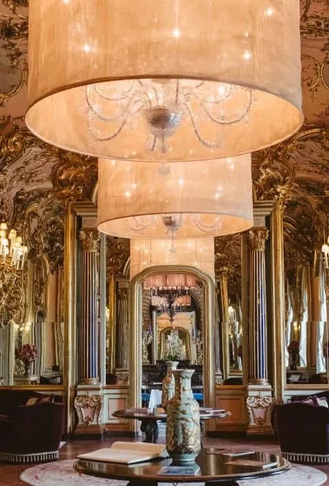 The Mirror Room - Villa Cora